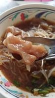 ลุงแดง ก๋วยเตี๋ยวเอ็นแก้วตุ๋น food