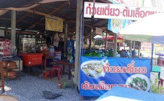 ร้านลาบเป็ดอุบล inside