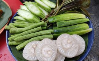 Rim Klong Chai Ca food