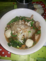 ก๋วยเตี๋ยวบ้านธาตุ food