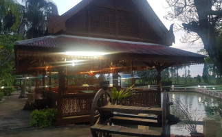 ร้านอาหารบ้านสวนคลาสสิค outside