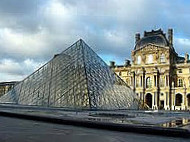 Les Cafes de la Pyramide inside