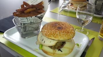 Cafe Restauran Le Carillon food