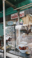 ร้าน รสเด็ดโภชนา inside