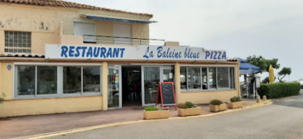 La Baleine Bleue outside