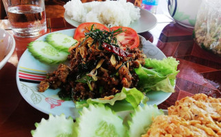 ครัวป้าฝน ไก่ย่างป้าฝน กาแฟสด food