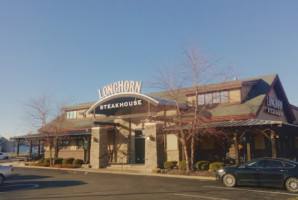 Longhorn Steakhouse outside