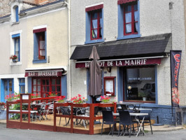 Le Bistrot De La Mairie inside