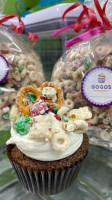 Gogo's Frozen Yogurt Cupcakes food