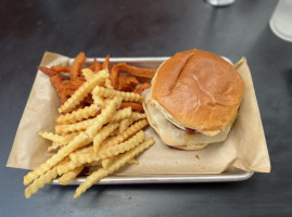 Canyons Burger Company food