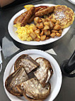 Lester D's Reel Diner food