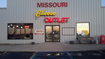 Missouri Cheese Outlet food