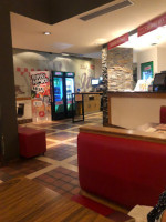 Pizza Hut Telheiras inside