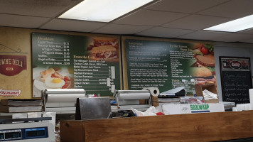 Summit Towne Deli inside