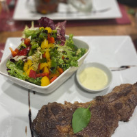 Les Halles De Peyrolles food