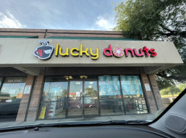 Lucky Donuts outside