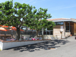 Auberge De Bardigues outside