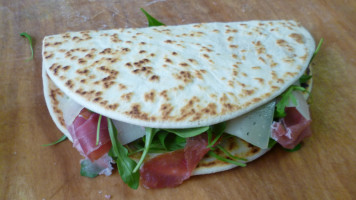 Piadina Dorina food