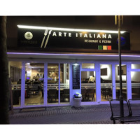 Arte Italiana outside