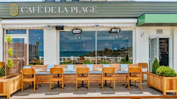 Cafe De La Plage inside