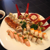 Sushisan Galerias food