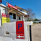 Poulet-roti Services outside