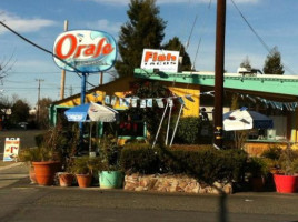 Oralé Fish Tacos outside