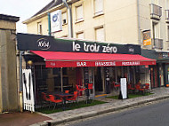 Le Trois Zero inside