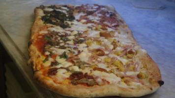 Pizzeria E Simpatia food