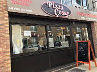 Pizza Cesar outside