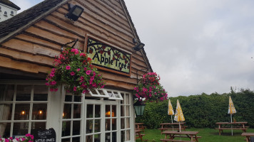 Apple Tree Inn outside