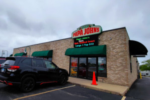 Papa Johns Pizza outside