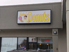 Luke's Donuts food