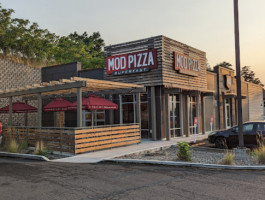 Mod Pizza outside