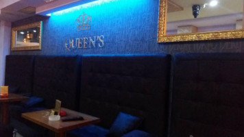 Caffe Queen's inside