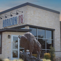 Horizon 76 American Grill House food