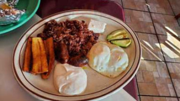 El Salvador Café Grill food