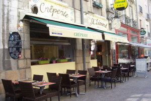 Creperie Saint Leonard inside