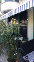 Texas Pub outside