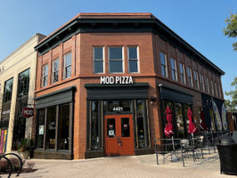 Mod Pizza outside