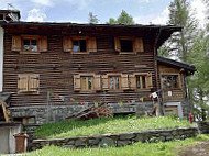 Rifugio Alpino L'ermitage outside