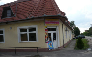 Édes Álom Cukrászda Pizzéria outside