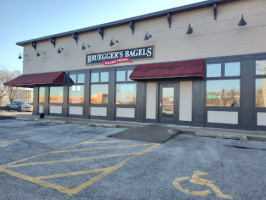 Bruegger's Bagels outside