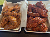 Hoots Wings food