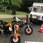 Tripleta Pollo Loky (food Truck) outside