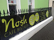 Nosh outside