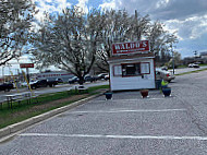 Waldo's Snowballs outside