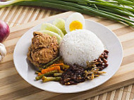 Knf Fateen (kak Ma) food