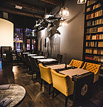 Mistrz I Małgorzata inside