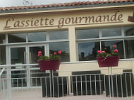 L'assiette Gourmande outside